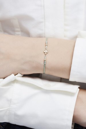 Altın Ipli Yonca Bileklik